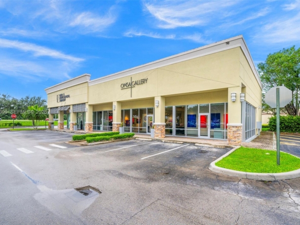 A Vendre_A louer. Annonces immobilieres Miami - Property Residential - A11947399 - Bail Commercial : 15661 Sheridan St, Davie FL 33331