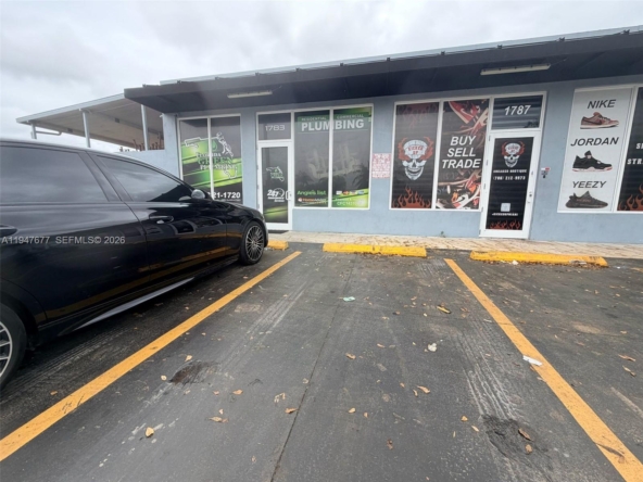 A Vendre_A louer. Annonces immobilieres Miami - Property Residential - A11947677 - Bail Commercial : 1783 SW 67th Ave, West Miami FL 33155