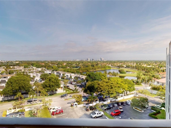 A Vendre_A louer. Annonces immobilieres Miami - Immobilier Résidentiel - A11938344 - A Vendre : 1000 Parkview Dr #1023, Hallandale Beach FL 33009