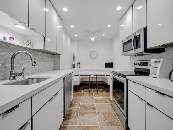 A Vendre_A louer. Annonces immobilieres Miami - Immobilier Résidentiel - A11947840 - A Vendre : 3800 Hillcrest Dr #316, Hollywood FL 33021