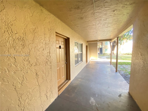 A Vendre_A louer. Annonces immobilieres Miami - Propriété Résidentielle - A11947891 - A Vendre : 2412 NW 39th Way #101, Lauderdale Lakes FL 33311