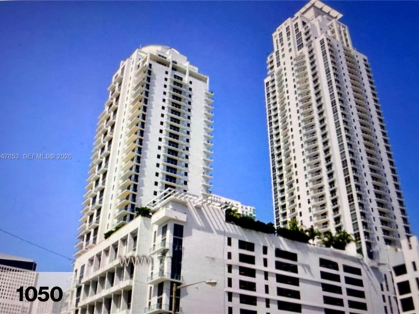 A Vendre_A louer. Annonces immobilieres Miami - Immobilier Résidentiel - A11947853 - A Vendre : 1050 Brickell Ave #1816, Miami FL 33131