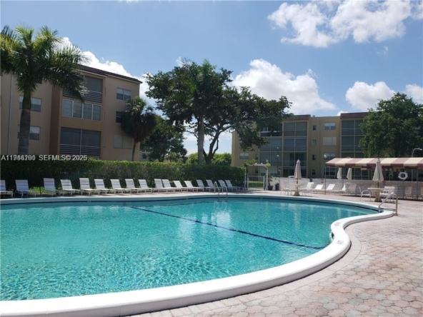 A Vendre_A louer. Annonces immobilieres Miami - Immobilier Résidentiel - A11946190 - A Vendre : 2821 Somerset Dr #400, Lauderdale Lakes FL 33311