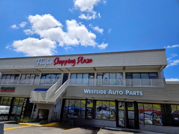 A Vendre_A louer. Annonces immobilieres Miami - Propriété Résidentielle - A11950147 - Bail Commercial : 11400 W Flagler St #206, Sweetwater FL 33174