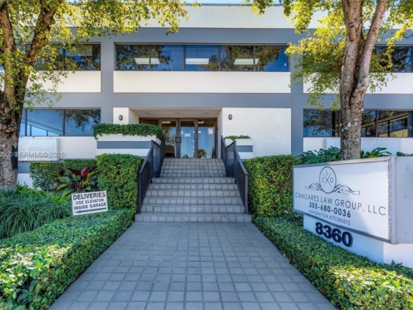 A Vendre_A louer. Annonces immobilieres Miami - Immobilier Résidentiel - A11950252 - Bail Commercial : 8360 W Flagler St #201, Miami FL 33144