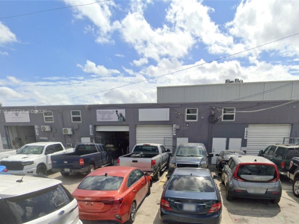 À vendre_À louer. Annonces immobilières Miami - Propriété résidentielle - A11940118 - Bail Commercial : 1646 W 31st Pl, Hialeah FL 33012