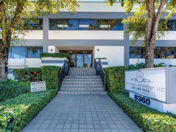 A Vendre_A louer. Annonces immobilieres Miami - Immobilier Résidentiel - A11950519 - Bail Commercial : 8360 W Flagler St #202, Miami FL 33144