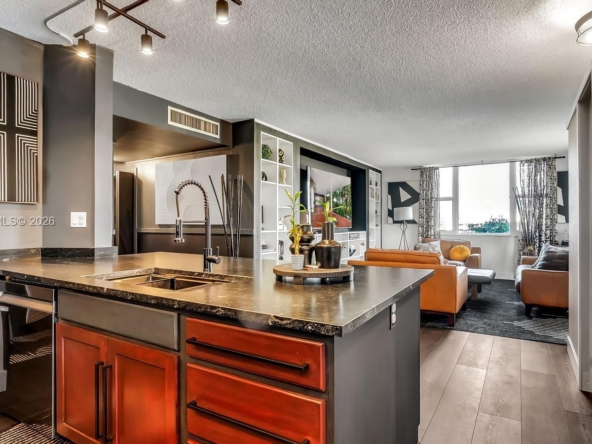 A Vendre_A louer. Annonces immobilieres Miami - Immobilier Résidentiel - A11948360 - A Vendre : 3800 Hillcrest Dr #401, Hollywood FL 33021