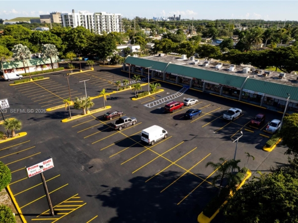 À vendre_À louer. Annonces immobilières Miami - Propriété résidentielle - A11951023 - Bail Commercial : 4850 S State Road 7 #C, Hollywood FL 33314