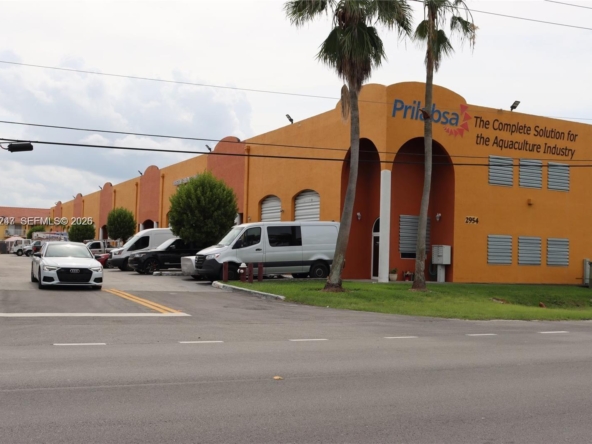 A Vendre_A louer. Annonces immobilieres Miami - Immobilier Résidentiel - A11951247 - Bail Commercial : 2984 W 84th St #138, Hialeah FL 33018