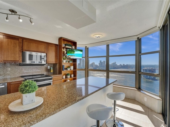 A Vendre_A louer. Annonces immobilieres Miami - Immobilier Résidentiel - A11949653 - A Vendre : 3500 Mystic Pointe Dr #3601, Aventura FL 33180